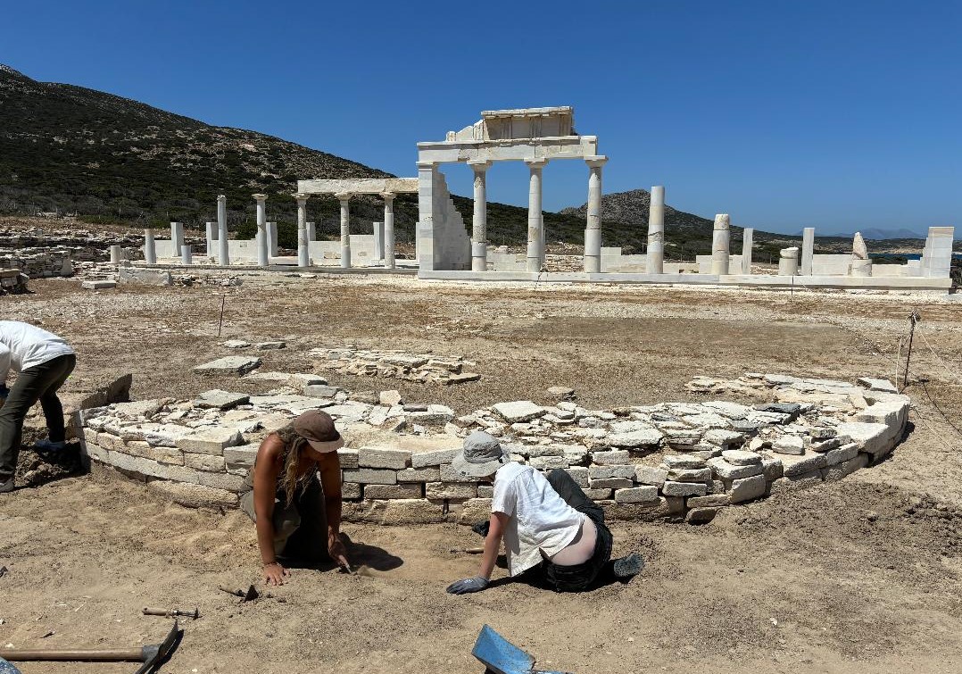 Αντίπαρος / Ανασκαφή στο Ιερό του Απόλλωνα στη Μάντρα Δεσποτικού και στη νησίδα Τσιμηντήρι