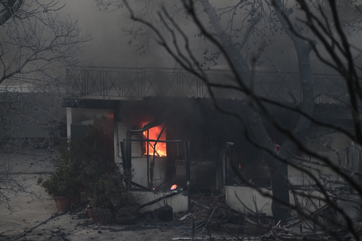 Πυρκαγιά στη Βορειοανατολική Αττική. (ΤΑΤΙΑΝΑ ΜΠΟΛΑΡΗ / EUROKINISSI)