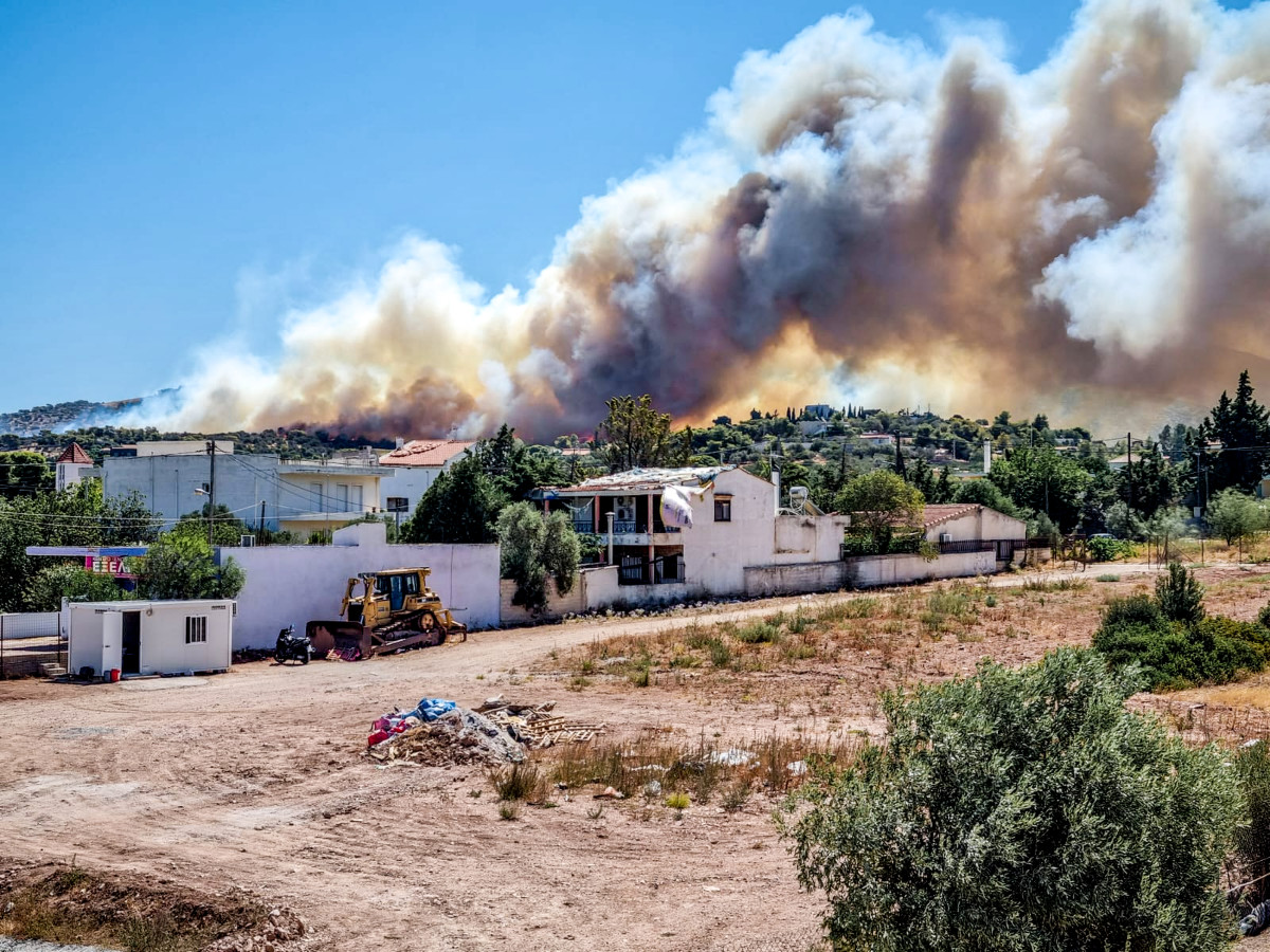 Φωτιά στην Αγία Μαρίνα Κορωπίου