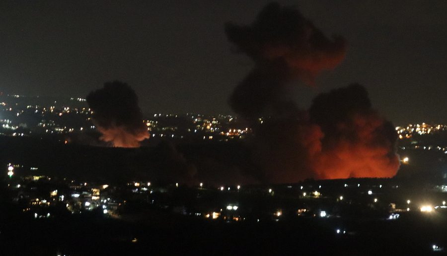 Πυρά του Ισραήλ στο νότιο Λίβανο (EPA/STR)