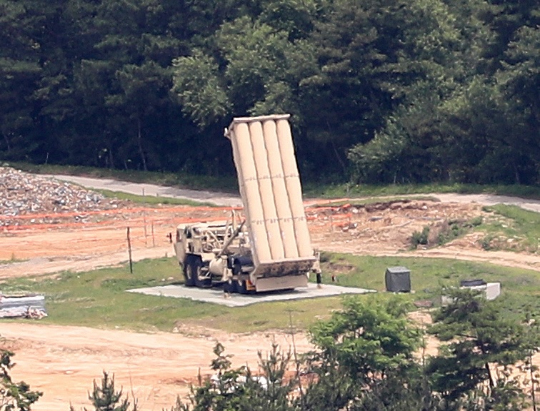 Όχημα εκτόξευσης του συστήματος Terminal High Altitude Area Defense (THAAD) σε αμερικανική στρατιωτική βάση στο Seongju, 214 χιλιόμετρα νότια της Σεούλ, Νότια Κορέα, 22 Ιουνίου 2023.   (EPA/YONHAP SOUTH KOREA OUT)