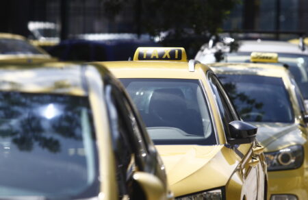 odigoi-taxi-prosfeygoyn-sto-ste-gia-to-sima-pos-507255