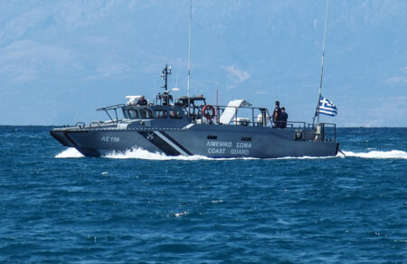 ionio-ereyna-gia-epivati-ploioy-poy-feretai-na-epese-sti-thalassa-529553