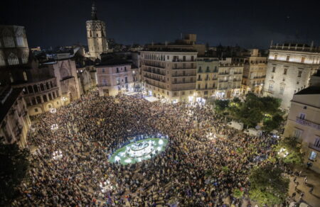 ispania-chiliades-polites-stoys-dromoys-xecheilizei-i-orgi-gia-tis-plimmyres-519660