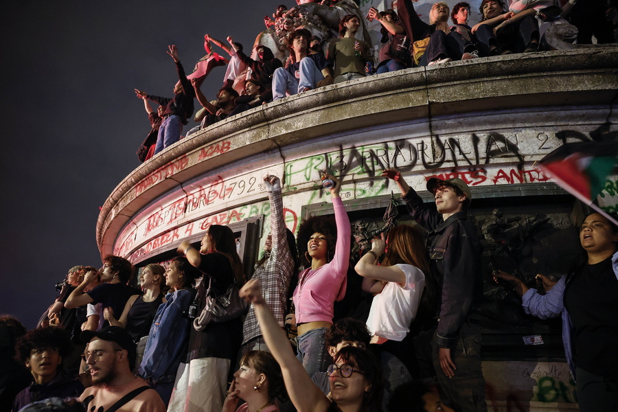 French people react after the legislative elections results. EPA/YOAN VALAT