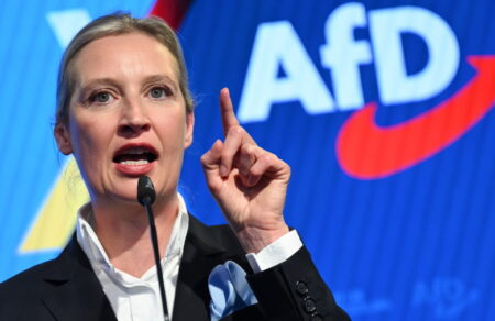 germaniki-ypiresia-pliroforion-anastellei-ton-charaktirismo-toy-afd-os-epivevaiomeni-akrodexia-extremistiki-omada-567245