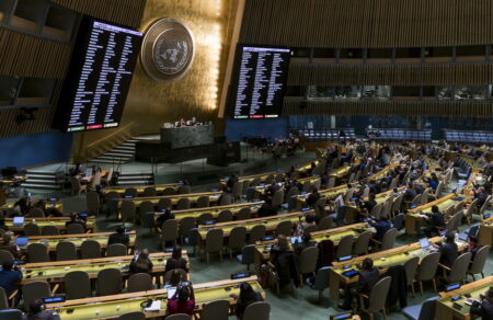 ipa-arneitai-na-synypograpsei-psifisma-katadikis-tis-rosias-ston-oie-gia-tin-oykrania-565987