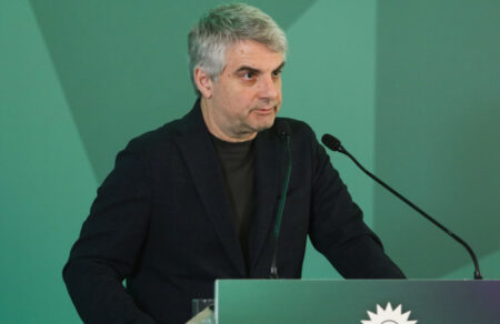 pasok-dysareskeia-alla-ochi-diagrafi-gia-konstantinopoylo-gia-to-adeiasma-se-androylaki-566273