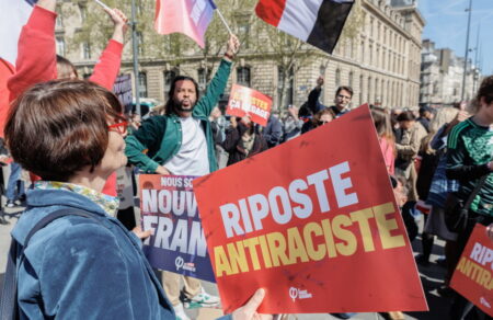 gallia-ypostiriktes-tis-lepen-sto-parisi-antisygkentrosi-tis-aristeras-kai-mideniki-anochi-stoys-fasistes-587256