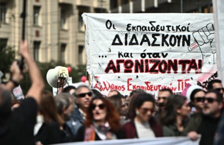 olme-kata-mitsotaki-proklitiki-kai-aparadekti-epithesi-kata-ton-ekpaideytikon-oi-diloseis-toy-596299