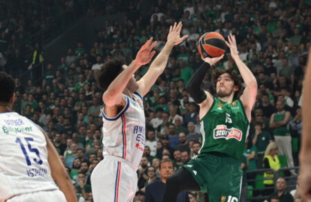 eyroligka-o-panathinaikos-panigyrika-sto-ampoy-ntampi-75-67-tin-efes-kai-tora-sto-final-4-i-fener-600350