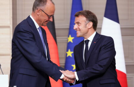 merts-makron-stratigiki-epanekkinisi-ton-dimeron-scheseon-me-emfasi-stin-amyna-600817