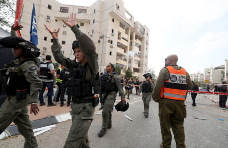 live-blog-ston-aera-i-katapaysi-toy-pyros-israil-kai-iran-allilokatigoroyntai-ta-minymata-tramp-kai-poytin-624010