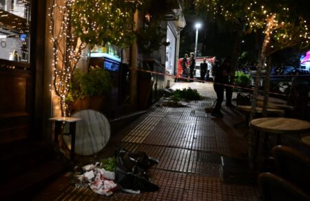 kolonaki-eida-kosmo-traymatismeno-pesmeno-sto-pezodromio-martyries-gia-to-ochima-poy-epese-sto-estiatorio-632380