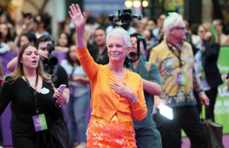jamie-lee-curtis-prepei-na-xanavgoyme-stoys-dromoys-kai-na-agonistoyme-gia-ta-politika-dikaiomata-644481