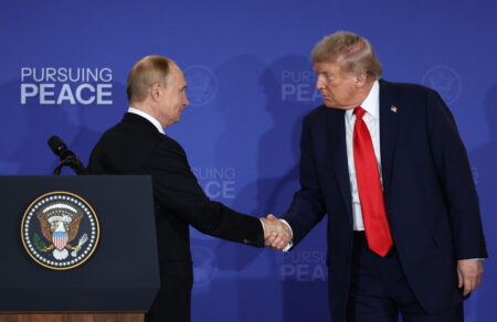 tramp-synantisi-me-ton-poytin-sti-voydapesti-gia-ton-termatismo-toy-polemoy-stin-oykrania-647435