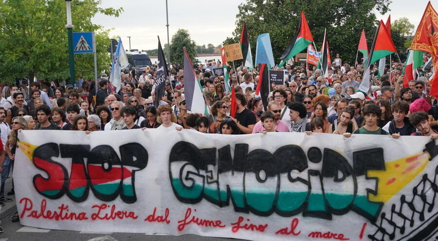 EPA/ANDREA MEROLA