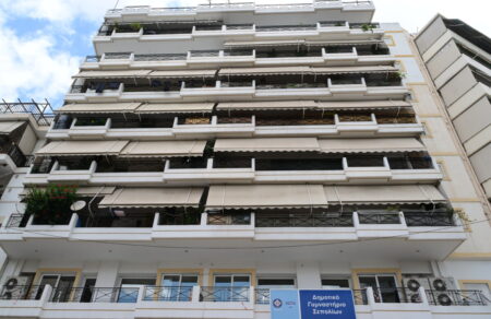 nekro-koritsi-sto-palaio-faliro-entopistikan-kilides-aimatos-sto-diamerisma-641989