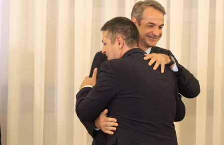 opekepe-o-mylonakis-kai-ta-simeiomata-poy-kaine-to-maximoy-658557