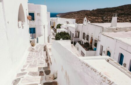 sifnos-59chronos-me-emfragma-ekane-to-gyro-ton-kykladon-prin-cheiroyrgithei-stin-athina-661383