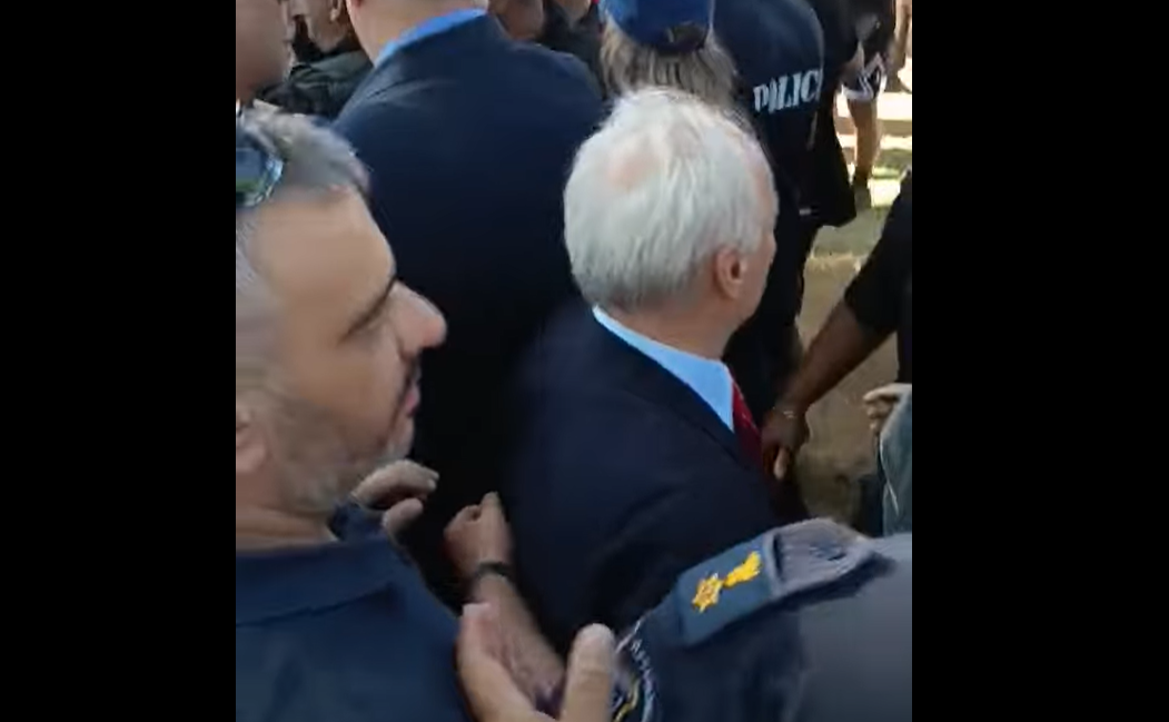 Σέρρες / Αποδοκιμάστηκε και φυγαδεύτηκε ο υφυπουργός Αγροτικής Ανάπτυξης