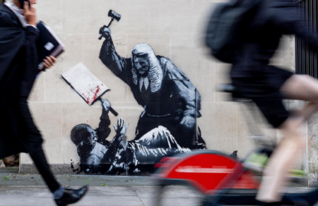 londino-exafanisan-to-enochlitiko-gkrafiti-toy-banksy-exo-apo-ta-dikastiria-vinteo-656219