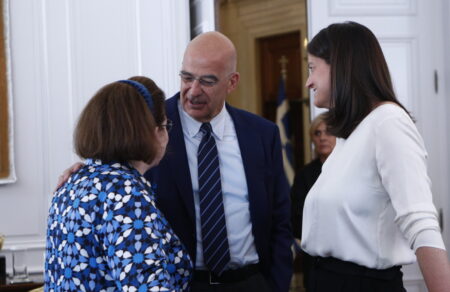 pothen-esches-apokalyptiria-gia-politikoys-archigoys-kai-koryfaioys-ypoyrgoys-poies-katatheseis-zalizoyn-665453