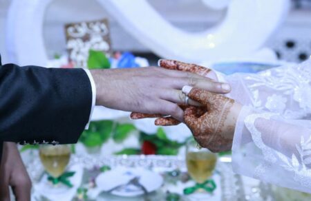 azermpaitzan-aytoktonise-nyfi-logo-bullying-gia-to-proklitiko-nyfiko-678635