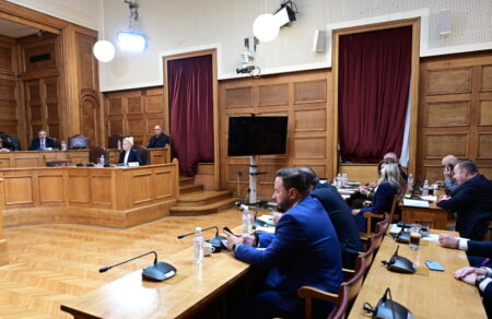 exetastiki-gia-opekepe-aporrifthike-to-aitima-toy-pasok-gia-kliteysi-frape-kai-semertzidoy-679224