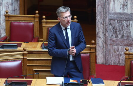 skertsos-proaniggeile-minysi-kai-agogi-kata-tis-konstantopoyloy-meta-apo-epeisodio-stin-exetastiki-677389