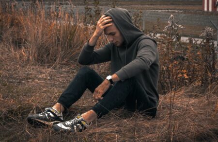 ekthesi-lancet-narkotika-psychikes-pathiseis-kai-polemos-ektoxeyoyn-ti-thnisimotita-ton-neon-stin-anatoliki-eyropi-671780