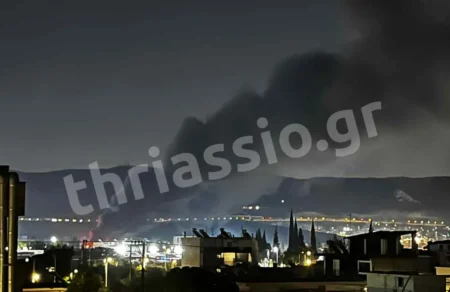 aspropyrgos-megali-fotia-kai-ekrixeis-se-apothikes-671049