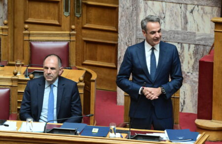 tempi-sti-voyli-nea-dikografia-sto-epikentro-mitsotakis-kai-seira-politikon-prosopon-680437
