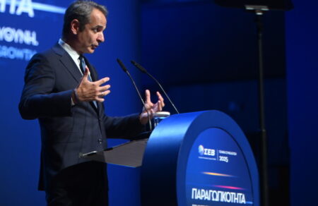 mitsotakis-me-dilimmata-gia-politiki-statherotita-kai-laikismo-i-omilia-toy-ston-sev-669538