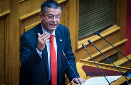 sarakis-kataggelei-trampoykismo-apo-sdoe-kai-kyvernitiki-mafia-gia-ti-novartis-672610