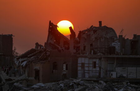 klimakosi-sti-gaza-to-israil-paraviazei-tin-ekecheiria-me-mparaz-pligmaton-kai-dekades-nekroys-689087
