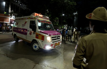 indiko-kasmir-ischyri-ekrixi-fovoi-gia-thymata-vinteo-687016