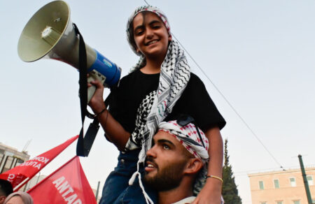 ereyna-toy-simeioy-h-anochi-tis-koinonias-stin-akrodexia-ayxanetai-poies-omades-tin-enischyoyn-691387