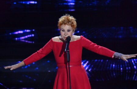 italia-pethane-i-thryliki-tragoydistria-ornela-vanoni-690286