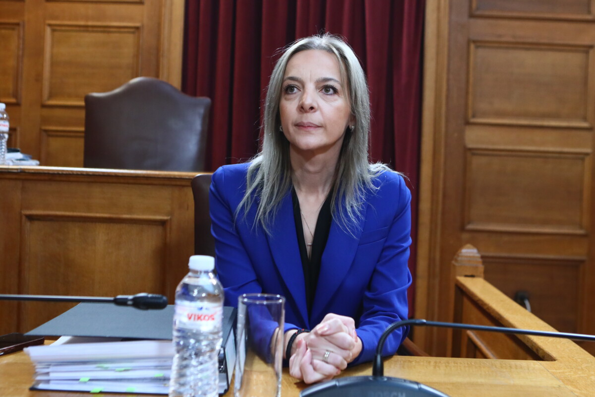 Κατάθεση της Πόπης Σεμερτζίδου, στην Εξεταστική Επιτροπή της Βουλής, "Για τη διερεύνηση όλων των ζητημάτων που έχουν ανακύψει σχετικά με τη λειτουργία του Οργανισμού Πληρωμών και Ελέγχου Κοινοτικών Ενισχύσεων Προσανατολισμού και Εγγυήσεων (Ο.Π.Ε.Κ.Ε.Π.Ε), με γνώμονα την ανάδειξη τυχόν ευθυνών και την αποκατάσταση της αξιοπιστίας του συστήματος πληρωμής των αγροτικών ενισχύσεων, ώστε να αποτελεί έναν αξιόπιστο, αποτελεσματικό και δίκαιο μηχανισμό για όλους τους παράγωγους της χώρας", Τρίτη 26 Νοεμβρίου 2025. (ΣΩΤΗΡΗΣ ΔΗΜΗΤΡΟΠΟΥΛΟΣ/EUROKINISSI)