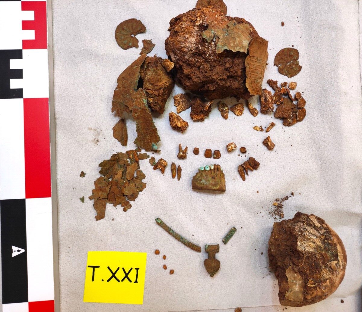 ΥΠΠΟ / Εντυπωσιακές ταφές των αρχαϊκών χρόνων στην Φθιώτιδα [Φωτο]