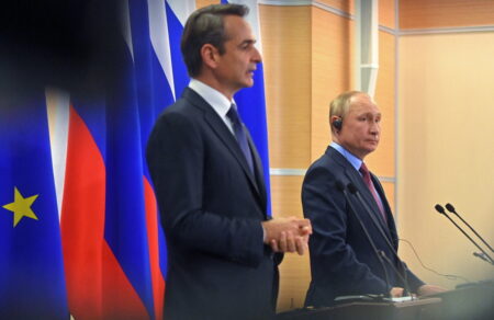 rosia-oi-logoi-poy-pyrodotisan-nea-entasi-stis-scheseis-tis-me-tin-ellada-689883