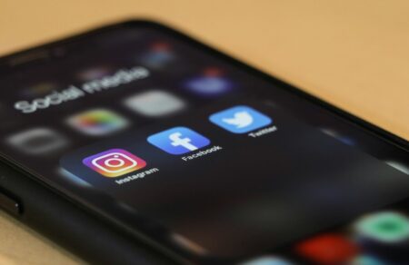 eyrovarometro-meso-social-media-enimeronontai-pleon-oi-ellines-pano-apo-to-50-vlepoyn-fake-news-687654