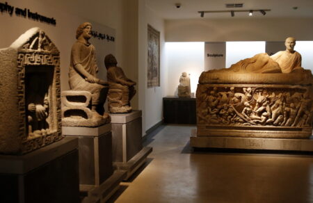 syria-diarrixi-sto-moyseio-tis-damaskoy-eklepsan-archaies-ravdoys-chrysoy-685563