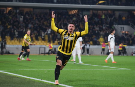super-league-i-aek-ton-anatropon-lygise-2-1-ton-ofi-kai-kleinei-to-2025-moni-proti-stin-koryfi-703277