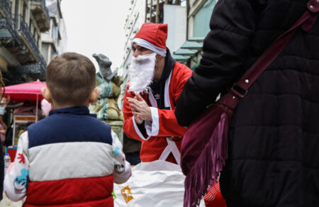 eortastiko-orario-anoichta-simera-kai-ayrio-ta-katastimata-pos-tha-leitoyrgisoyn-mechri-tin-protochronia-705090