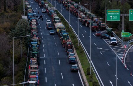 agrotes-marsaroyn-ta-trakter-kai-stin-kriti-mploko-stin-egnatia-klimakonoyn-se-oli-ti-chora-696822