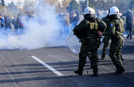 kataggelia-agroti-axiomatikos-tis-elas-moy-espase-ta-pleyra-me-to-gonato-mesa-stin-kloyva-693907