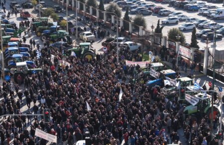 agrotes-sto-limani-tis-thessalonikis-trakter-apo-oli-ti-voreia-ellada-maziki-sygkentrosi-699061