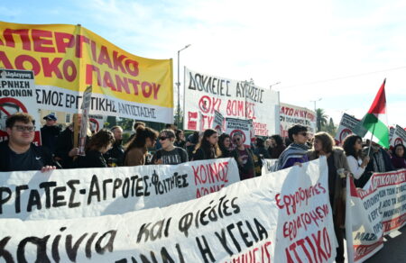 apergia-maziki-sygkentrosi-sto-syntagma-kata-toy-proypologismoy-allileggyi-stoys-agrotes-foto-700752